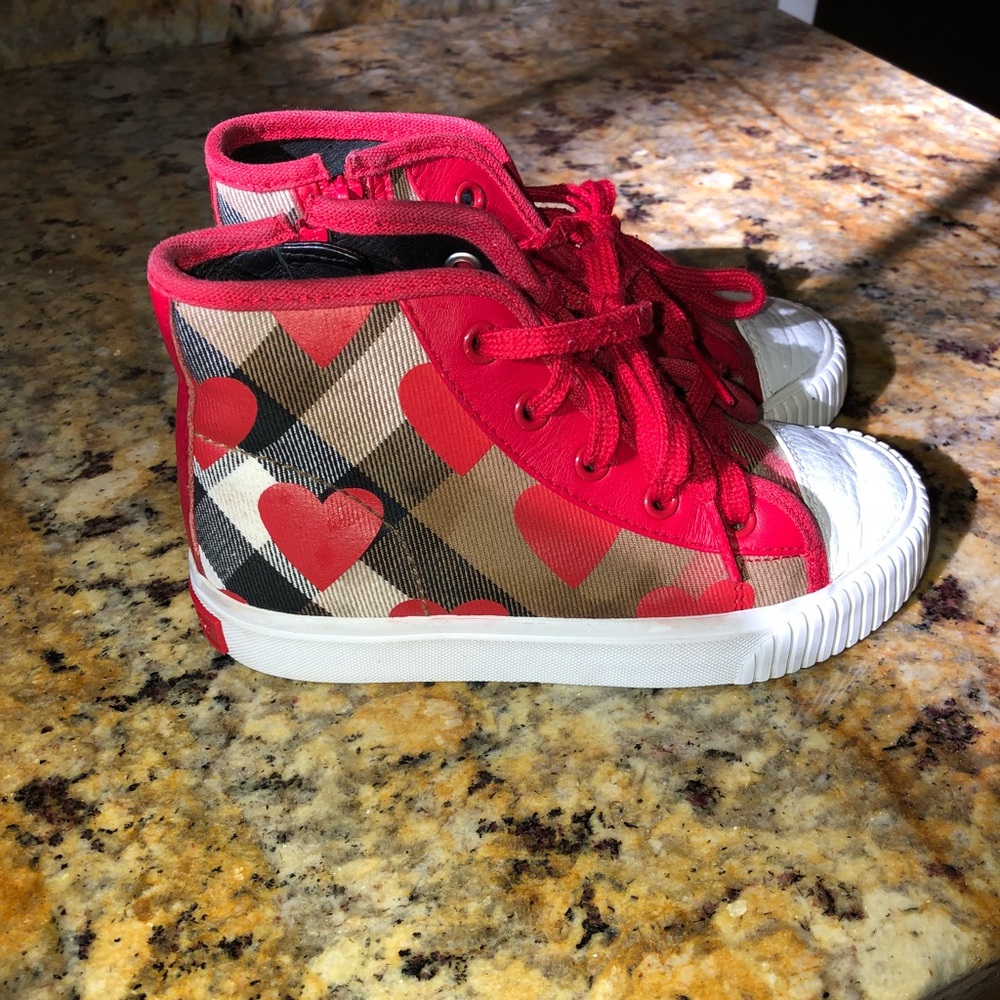 💯 Authentic Burberry sneakers